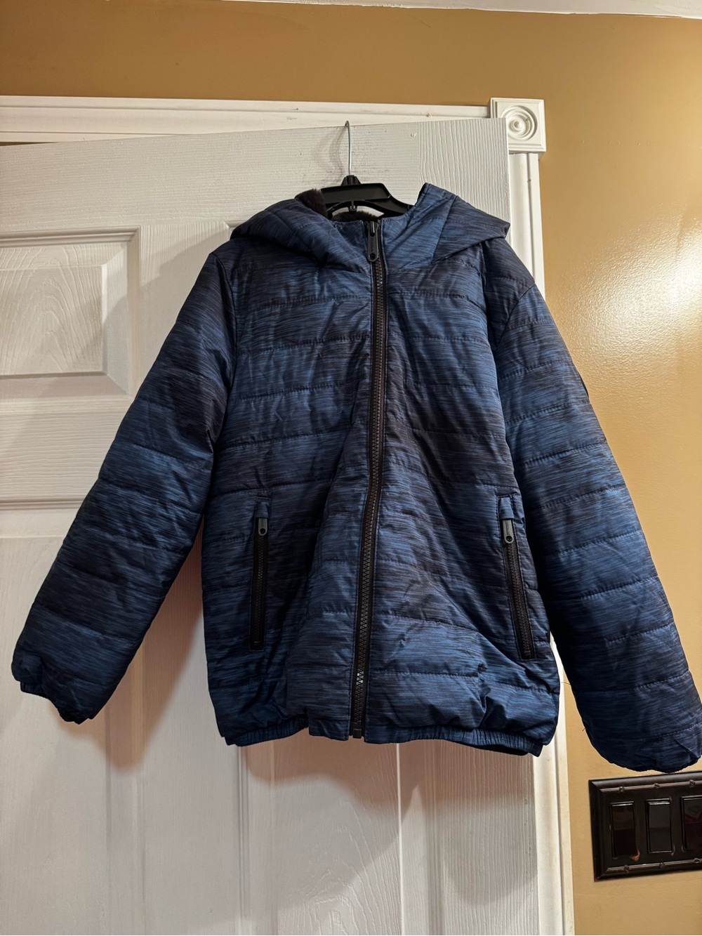 Kids size 7/8 Abercrombie & Fitch faux fur lined winter coat